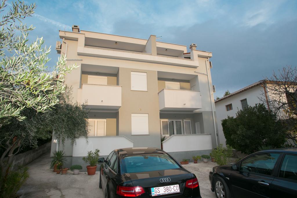 Apartments Rina ノヴァリャ エクステリア 写真