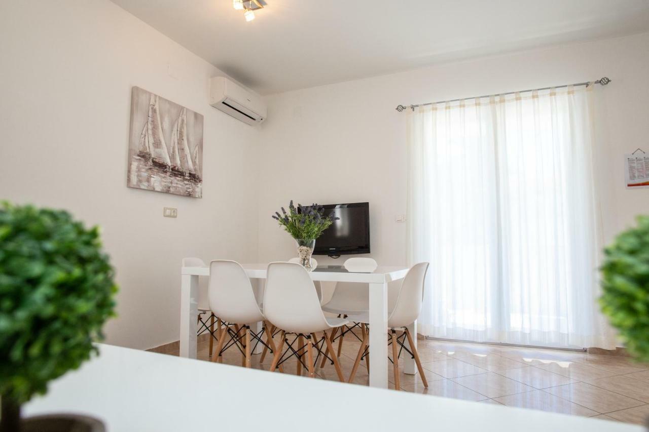 Apartments Rina ノヴァリャ エクステリア 写真