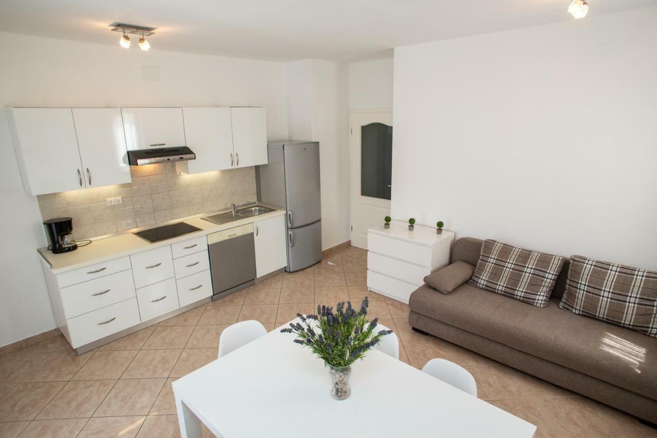 Apartments Rina ノヴァリャ エクステリア 写真